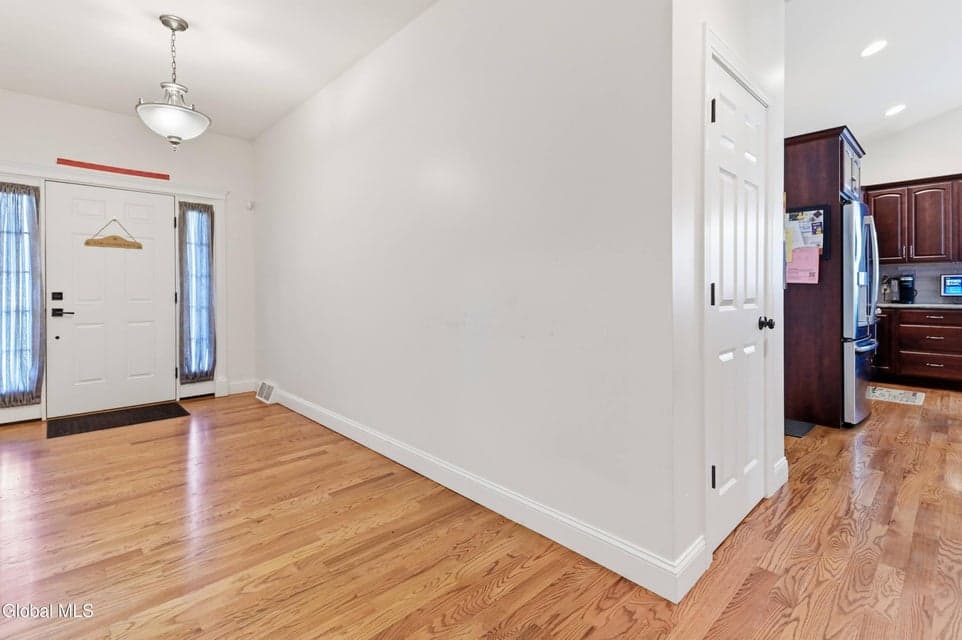 52 Averill Avenue, photo 5
