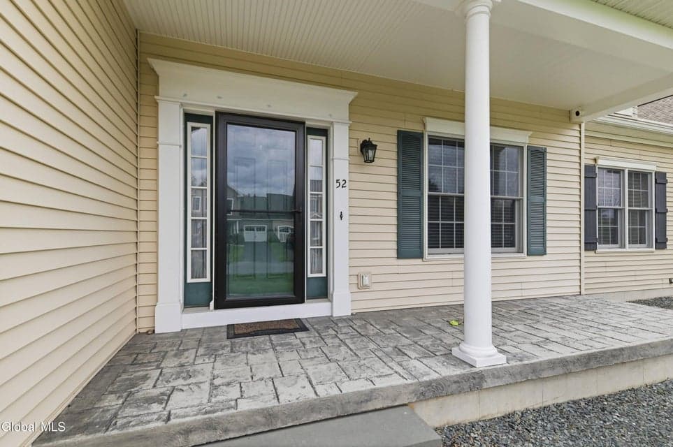 52 Averill Avenue, photo 2
