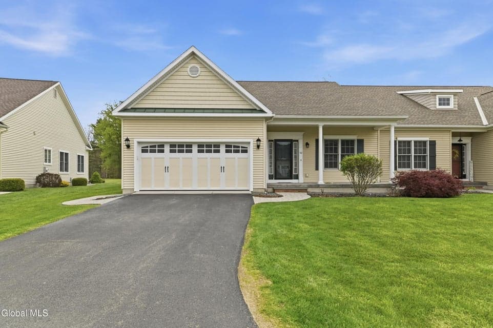 52 Averill Avenue, photo 1