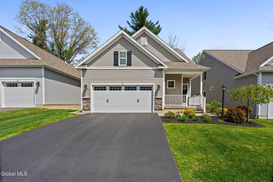 15 Bradley Circle, Halfmoon, NY 12065, photo 2