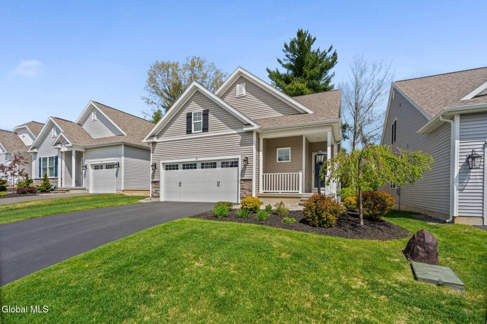 15 Bradley Circle, Halfmoon, NY 12065, photo 1