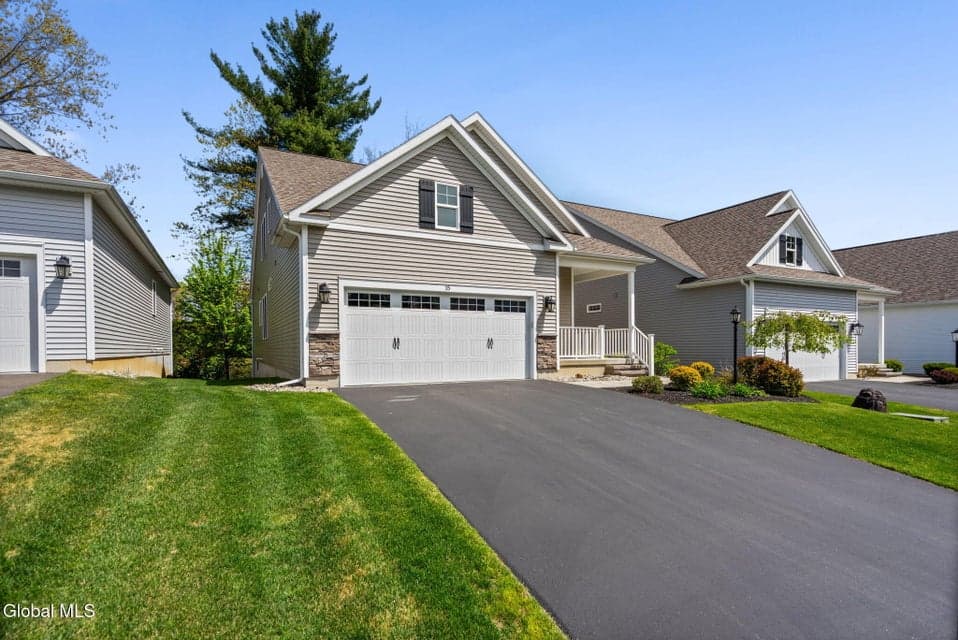 15 Bradley Circle, Halfmoon, NY 12065, photo 3