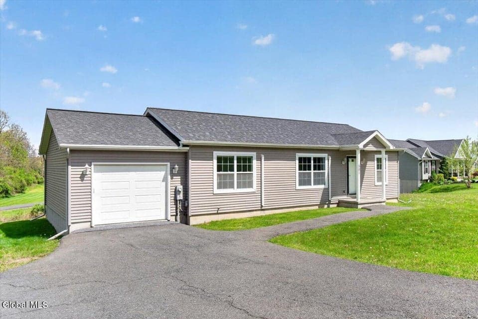 581 Pinewoods, Brunswick, NY 12180, photo 2