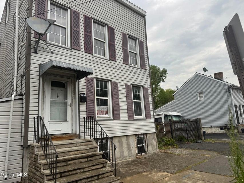 221 Livingston Avenue, Albany, NY 12210
