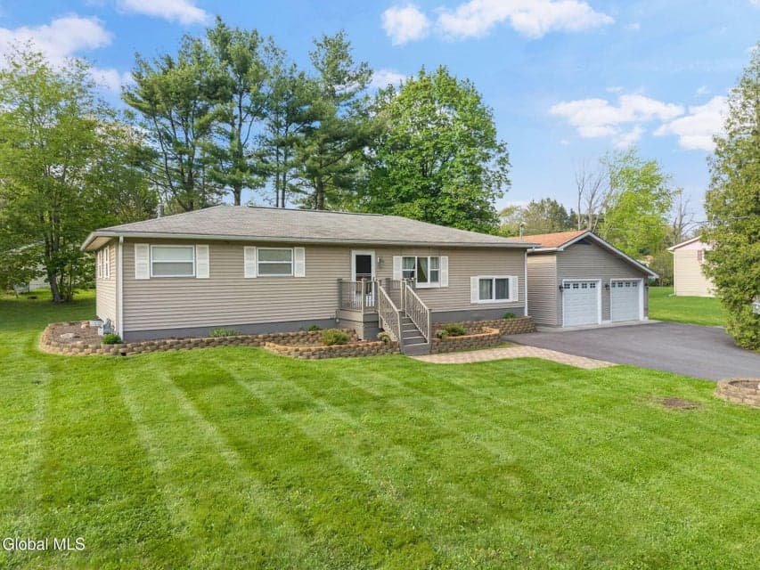 36 Fruitwood Drive, Ballston, NY, photo 2
