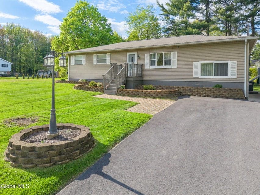 36 Fruitwood Drive, Ballston, NY, photo 3
