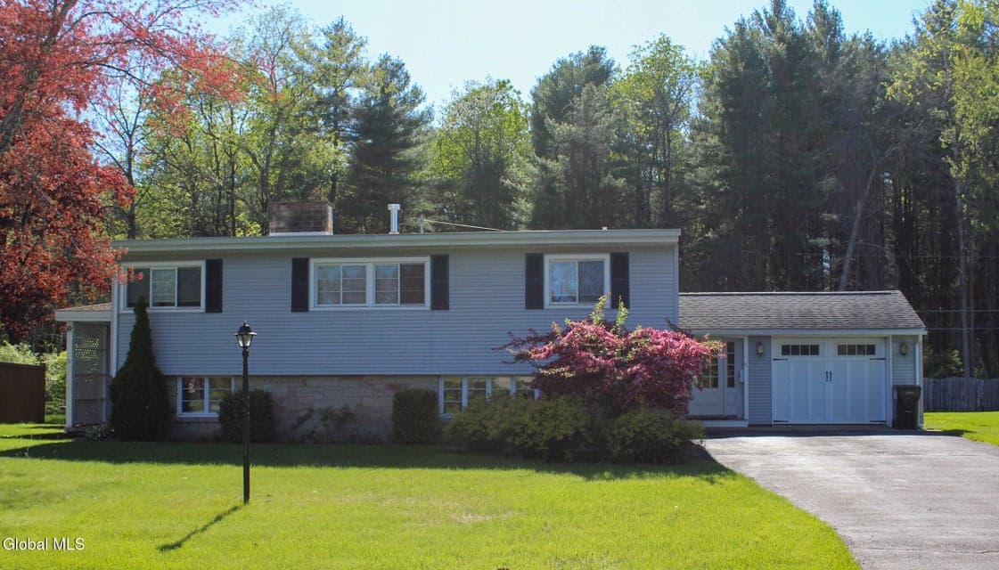 11 Hughes Court, Queensbury, NY 12804, photo 1