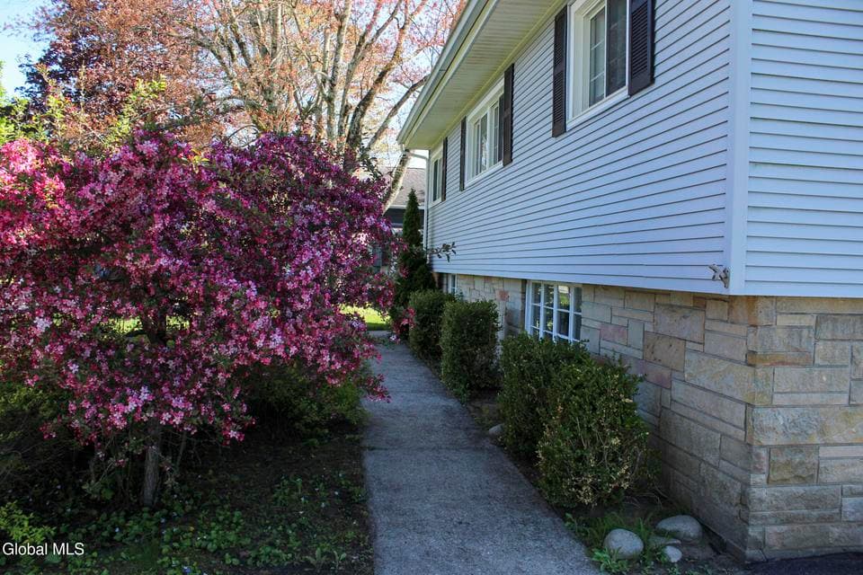 11 Hughes Court, Queensbury, NY 12804, photo 2