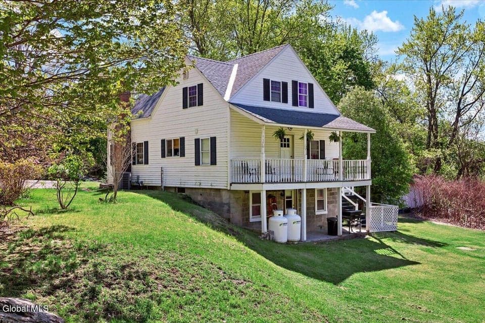 573 Church Street, North Greenbush, NY 12198, photo 2