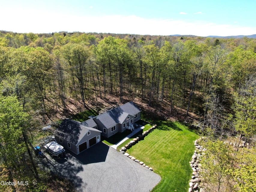 323 N Shore Rd Peck Road, Gloversville, NY 12078, photo 2