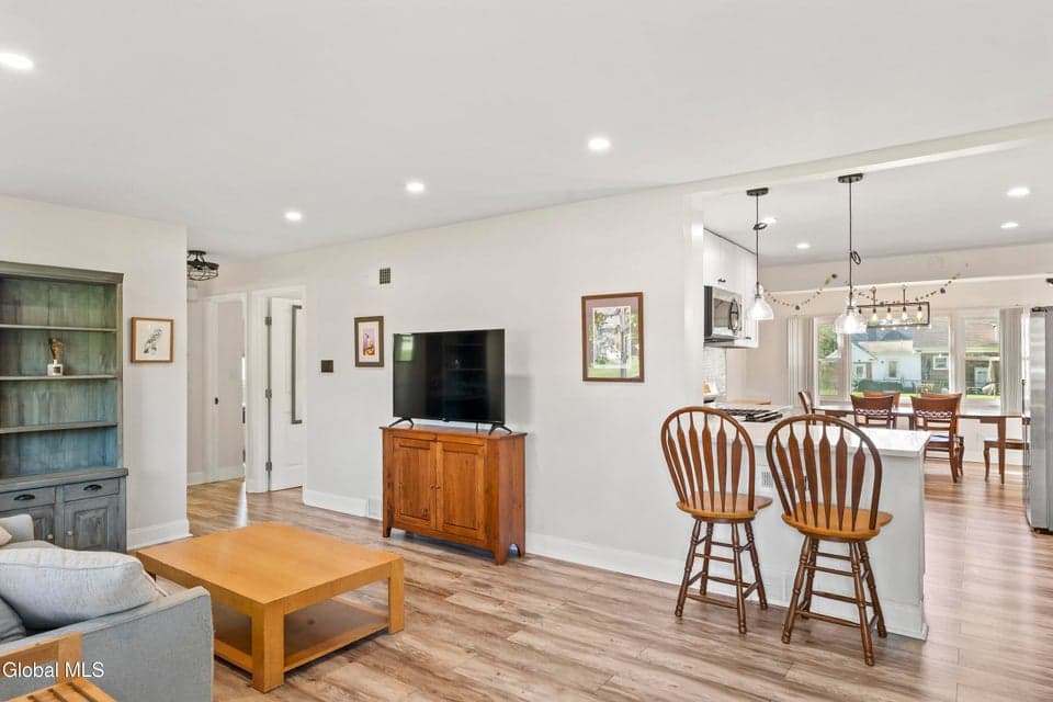 14 Marie Parkway, Colonie, NY 12211, photo 4