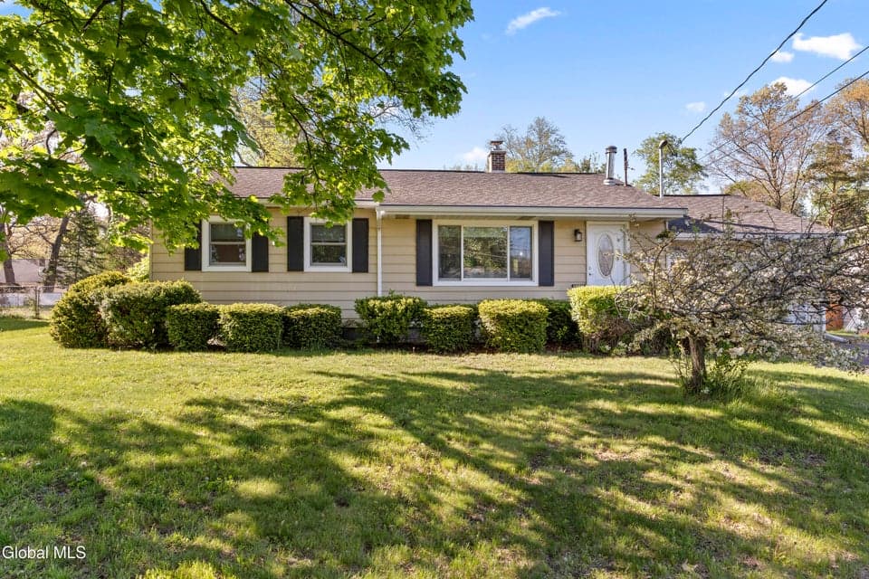 14 Marie Parkway, Colonie, NY 12211, photo 1