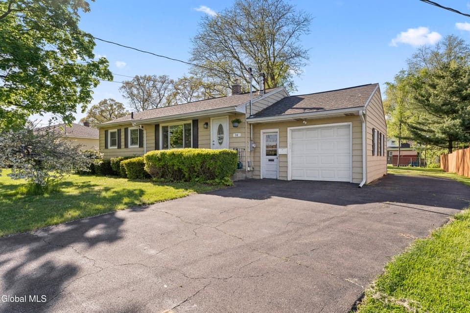14 Marie Parkway, Colonie, NY 12211, photo 2