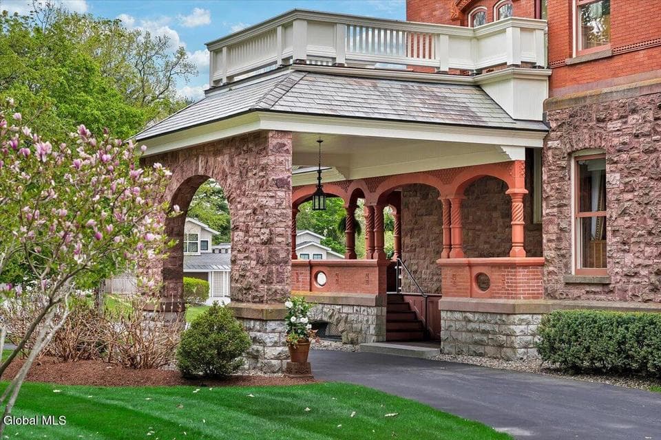 795 N Broadway, Saratoga Springs, NY, photo 4