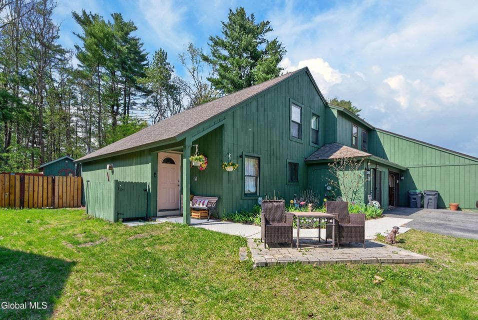28 Thimbleberry Road, Malta, NY 12020, photo 2