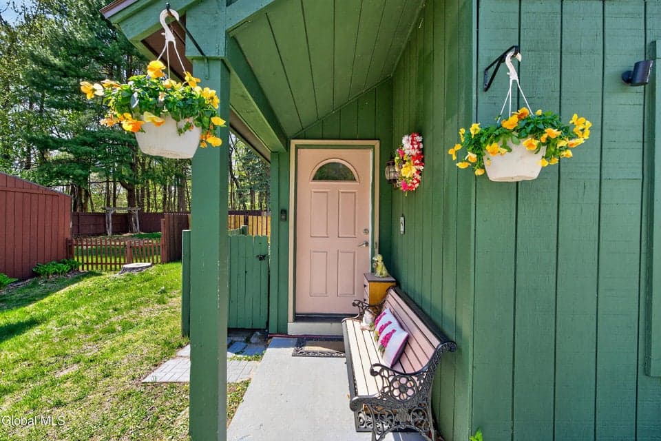 28 Thimbleberry Road, Malta, NY 12020, photo 3