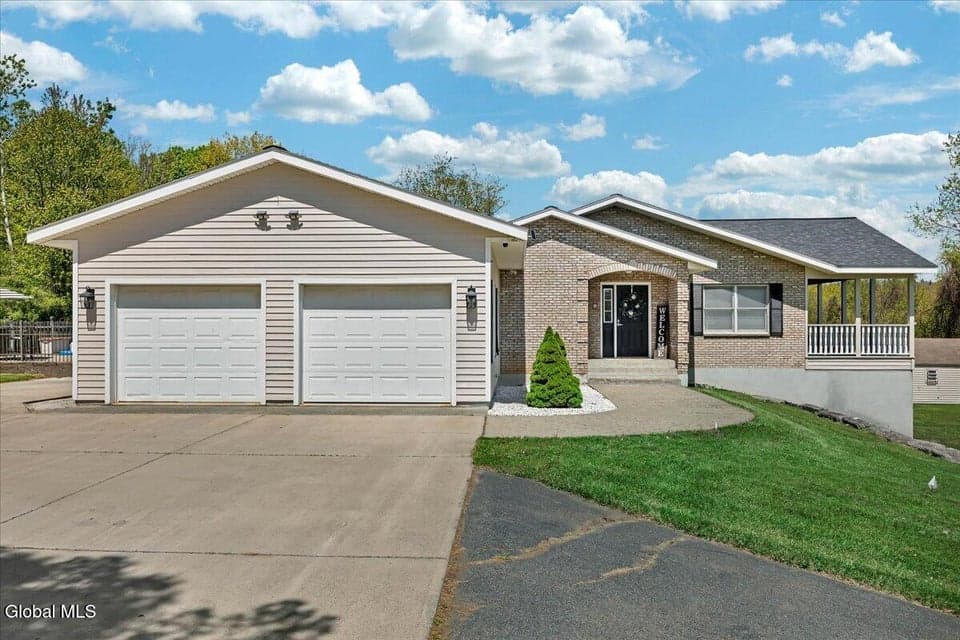 105 Wilrose Lane, Troy, NY