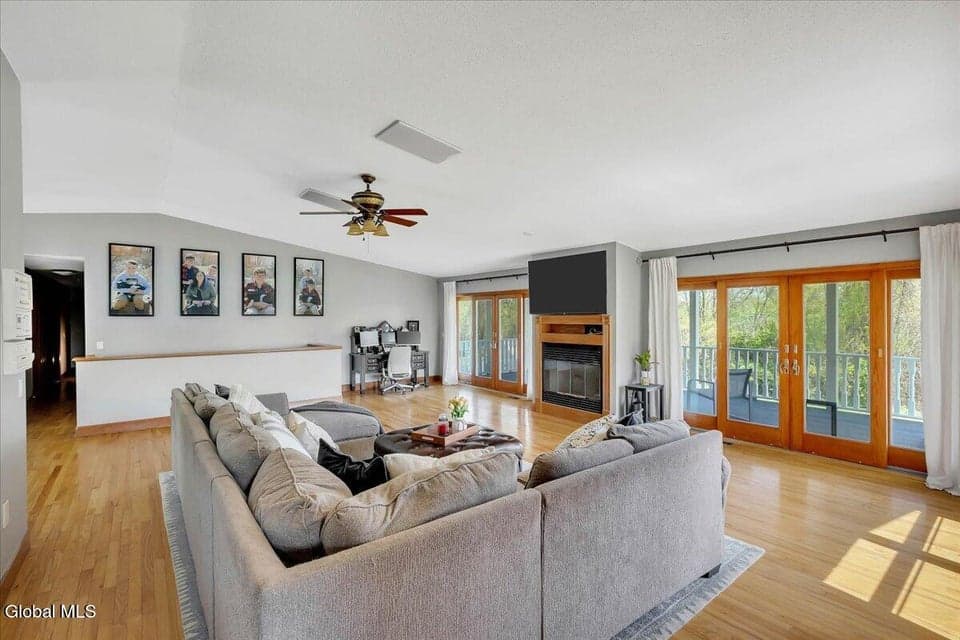 105 Wilrose Lane, Troy, NY, photo 4