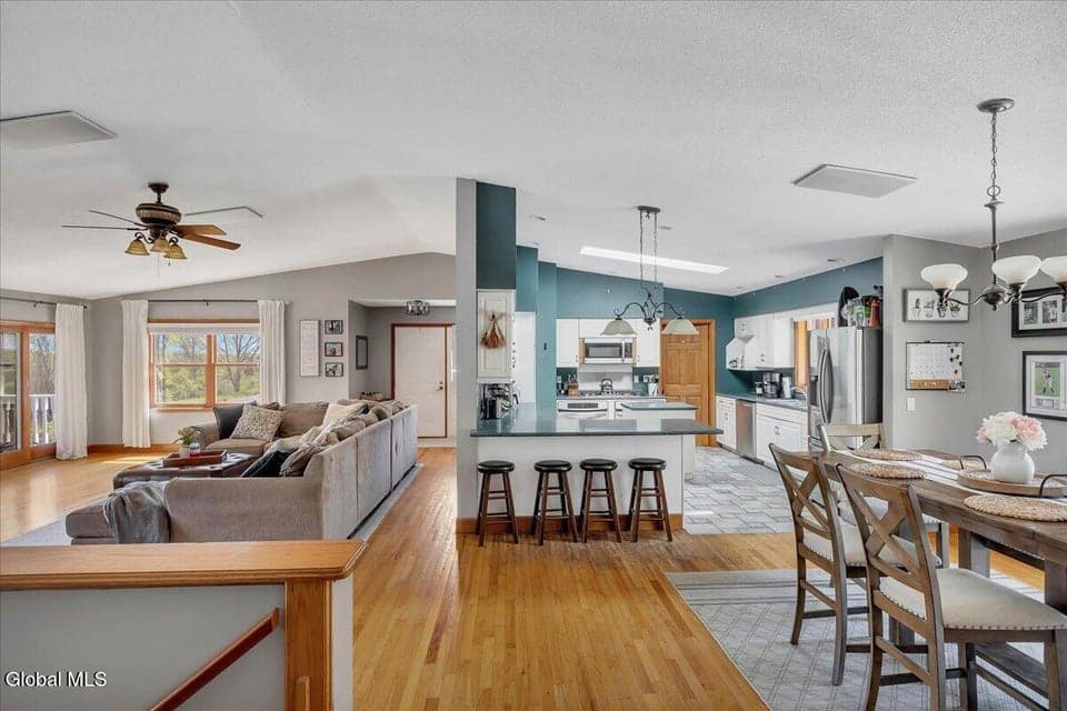 105 Wilrose Lane, Troy, NY, photo 3