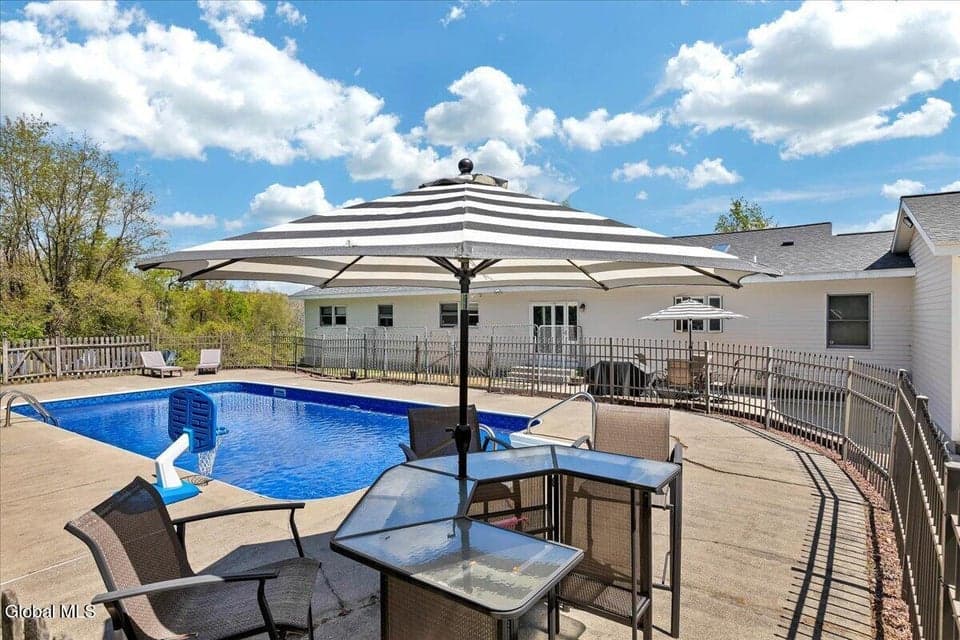 105 Wilrose Lane, Troy, NY, photo 2
