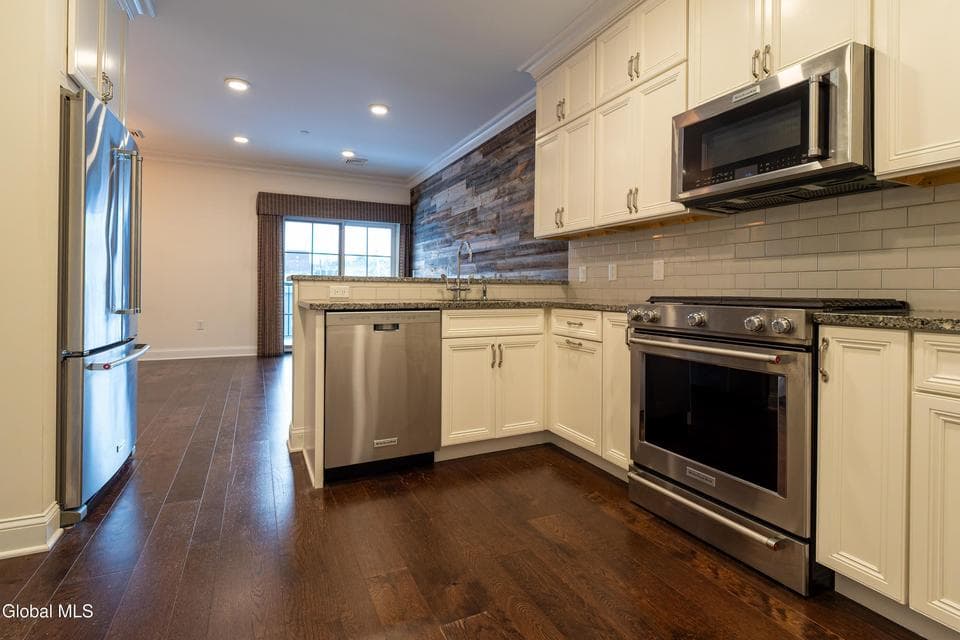 97 East Avenue, APT 201, Saratoga Springs, NY 12866, photo 5