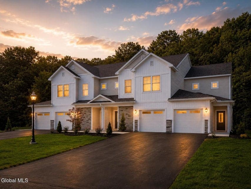 38 Reeds Hollow, Saratoga Springs, NY 12866, photo 2