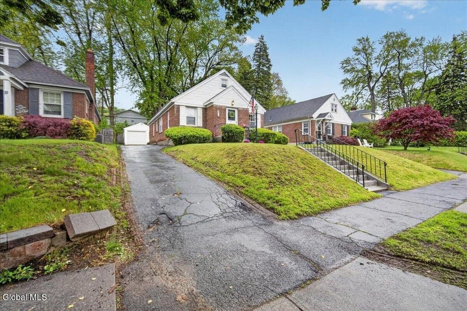 36 Pointview Drive, Troy, NY 12180, photo 4