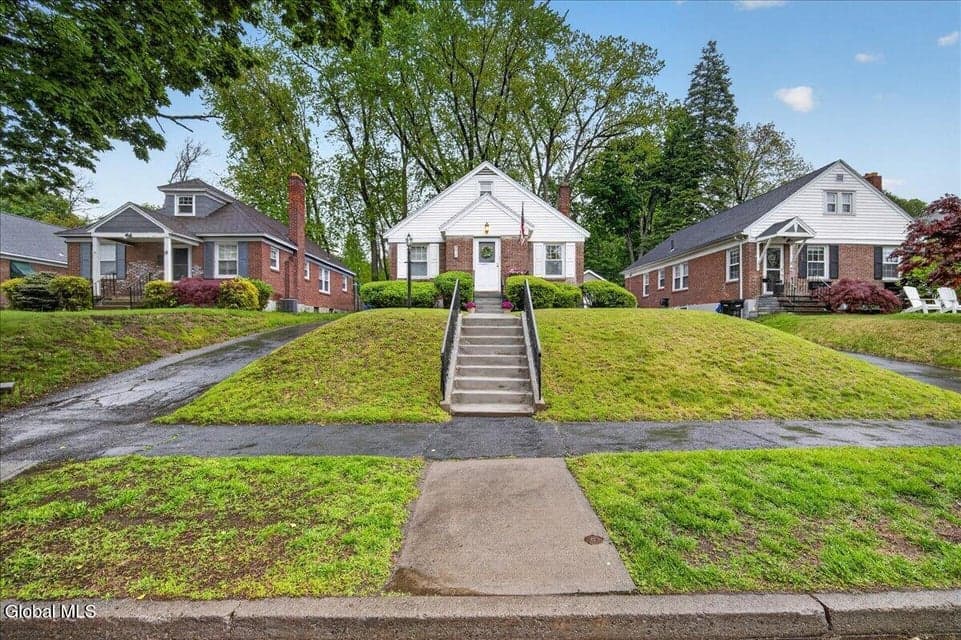 36 Pointview Drive, Troy, NY 12180, photo 2