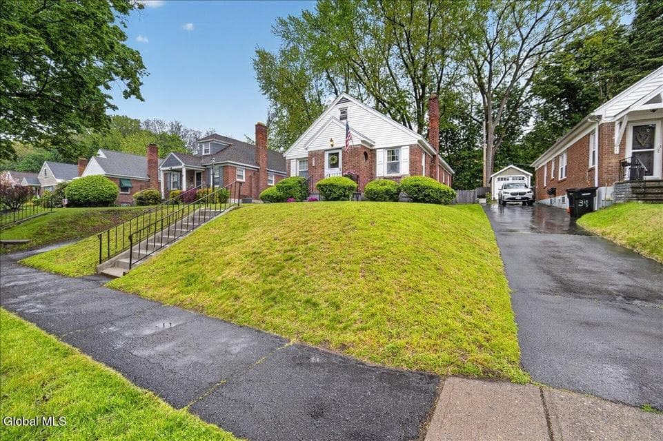36 Pointview Drive, Troy, NY 12180, photo 3