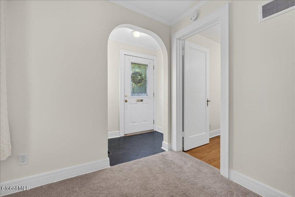 36 Pointview Drive, Troy, NY 12180, photo 5