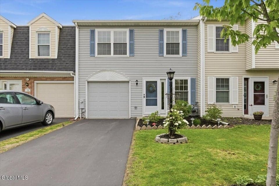 126 Bridgewood Lane, photo 1