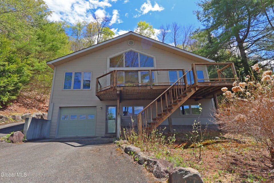 516 E Shore Drive, Horicon, NY 12808
