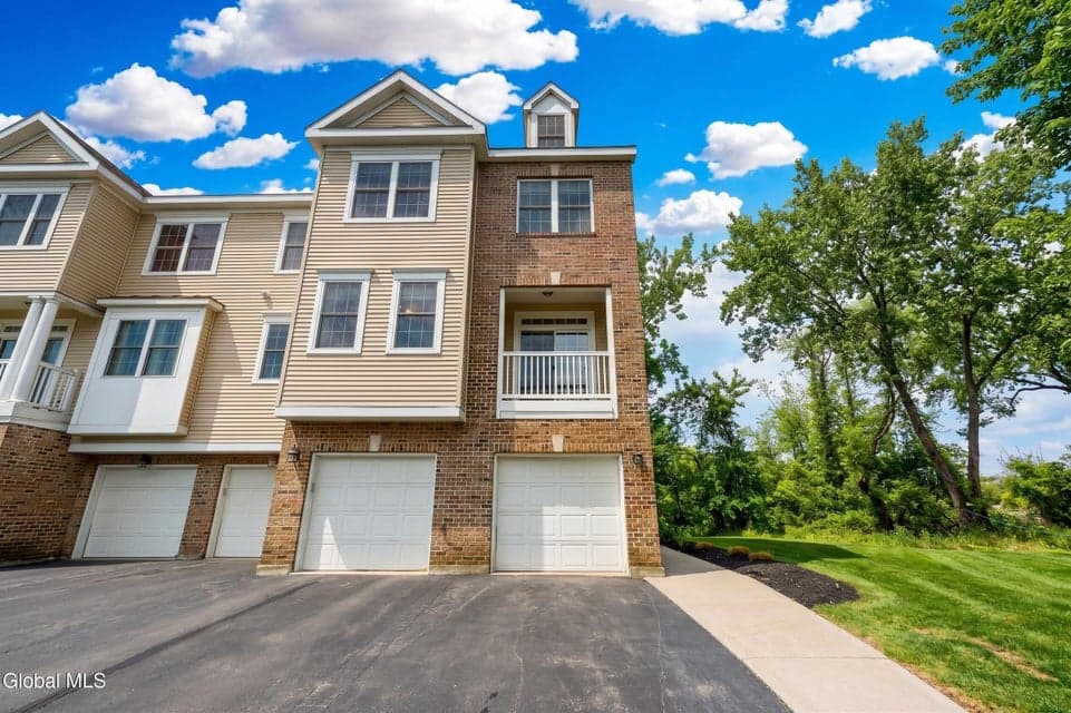 14203 Admirals Walk Drive, Cohoes, NY, photo 3