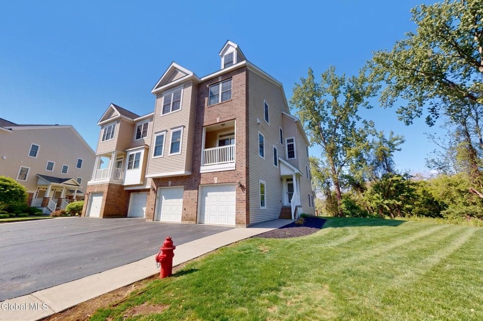 14203 Admirals Walk Drive, Cohoes, NY