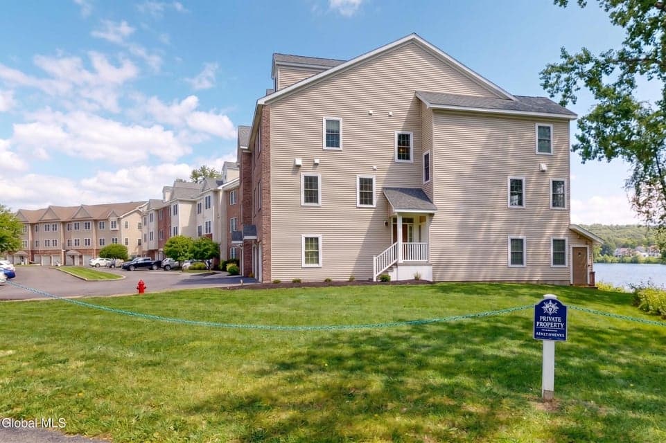14203 Admirals Walk Drive, Cohoes, NY, photo 4