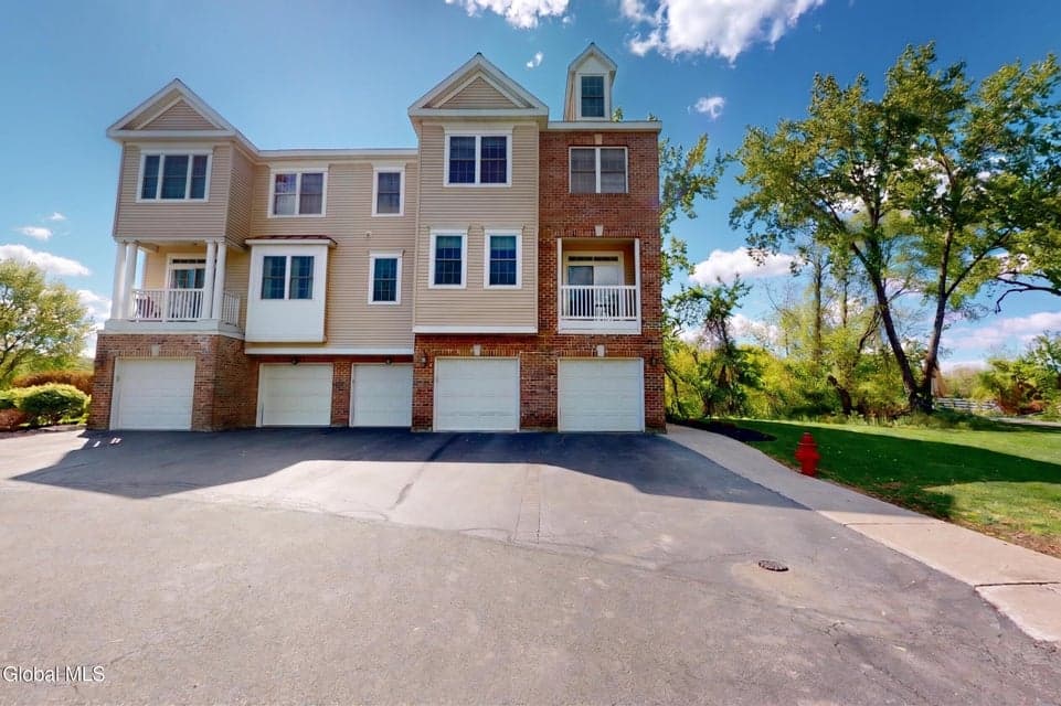 14203 Admirals Walk Drive, Cohoes, NY, photo 2