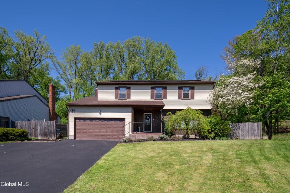 51 Aspen Circle, Albany, NY 12208, photo 2