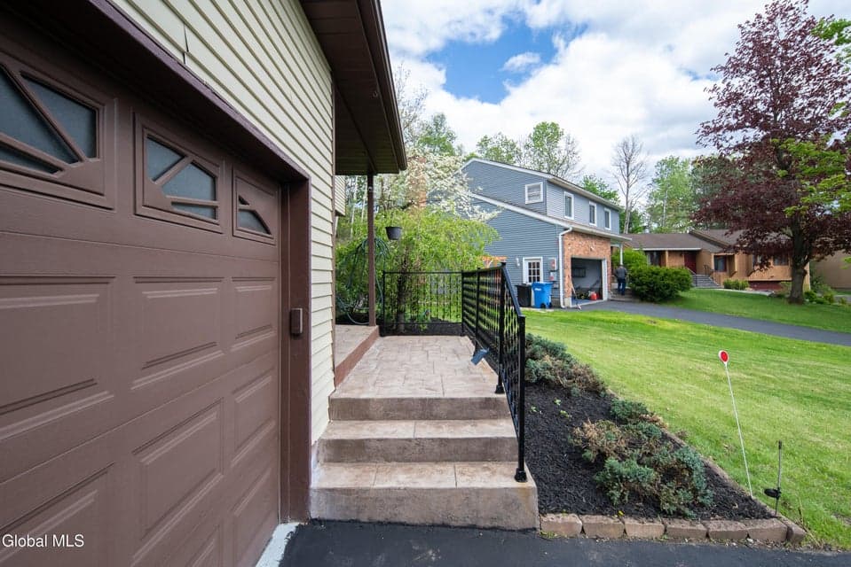 51 Aspen Circle, Albany, NY 12208, photo 4
