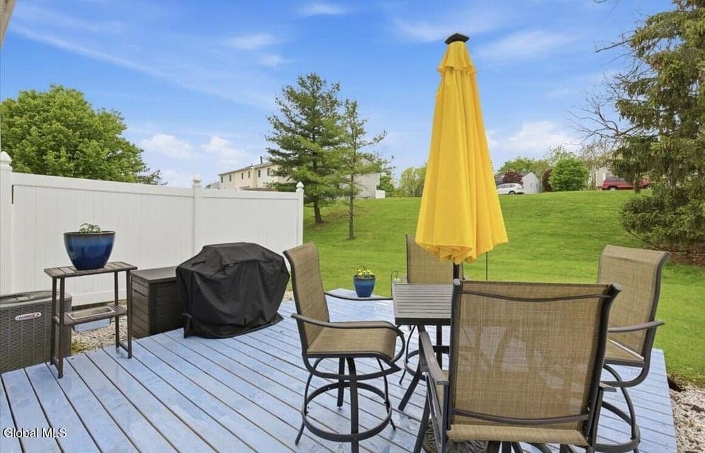 126 Bridgewood Lane, photo 2