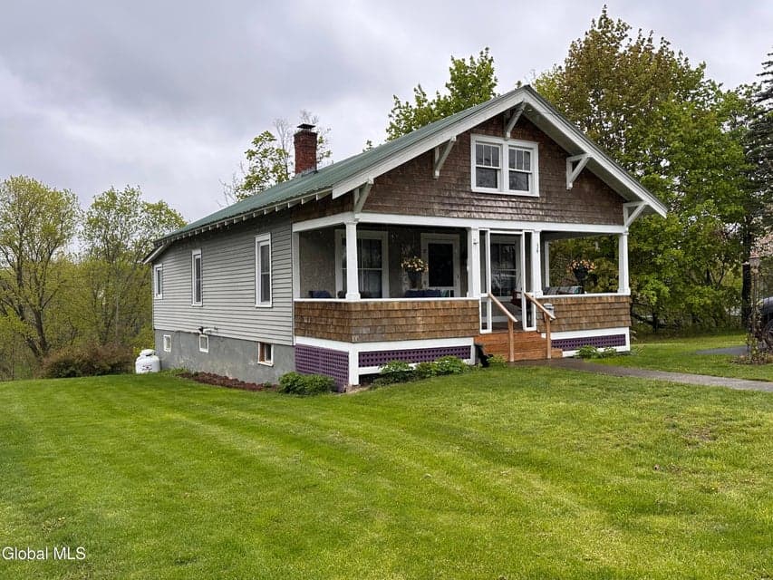 34 Saint Claire Street, Ticonderoga, NY 12883