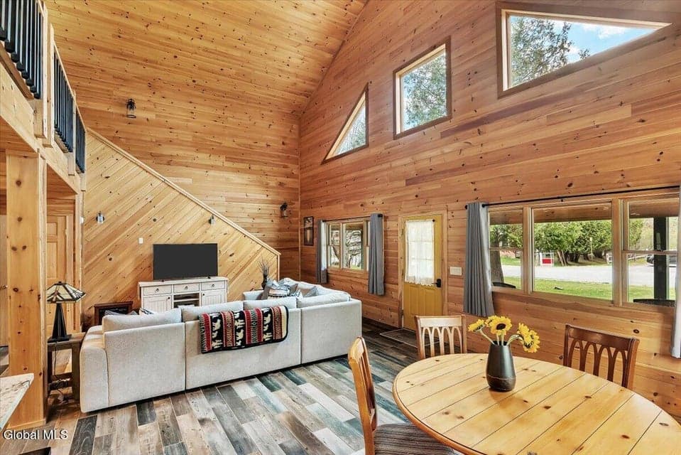 8 Red Wing Road, photo 5