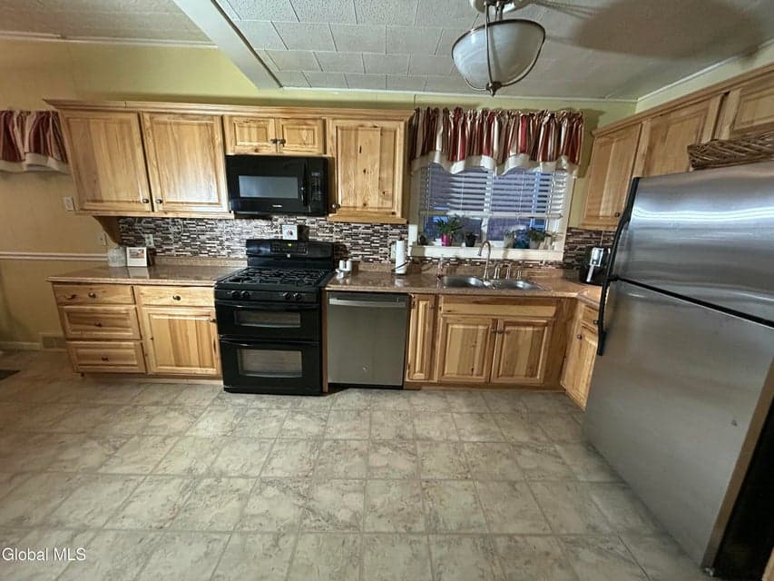1816 4th Avenue, Watervliet, NY 12189, photo 3