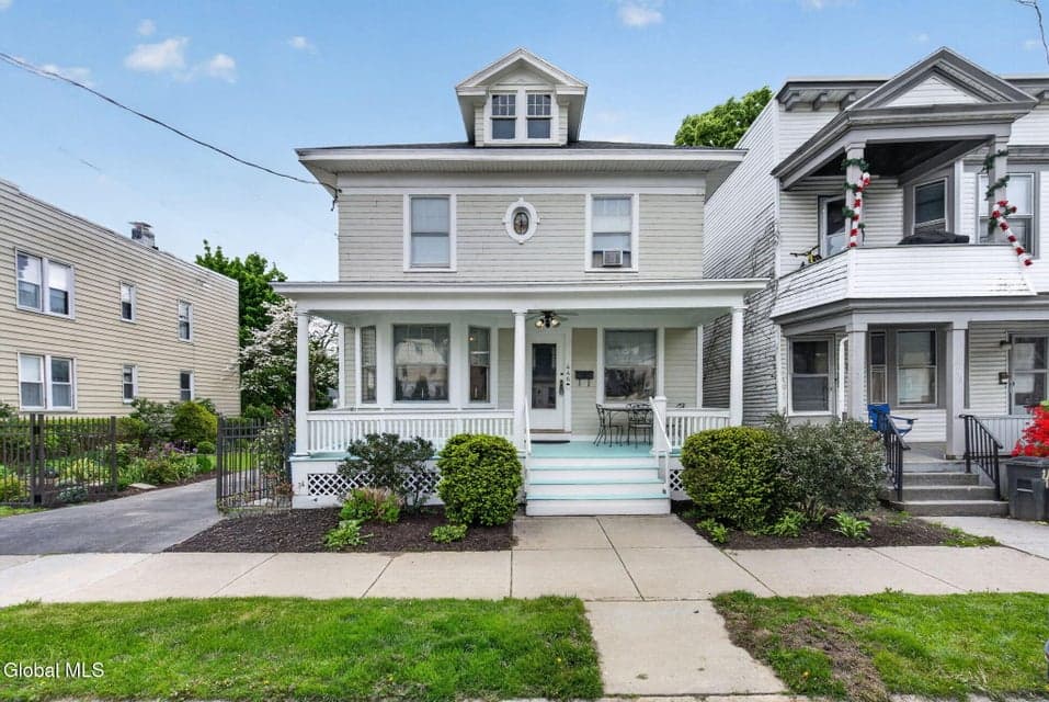 446 Yates Street, photo 1