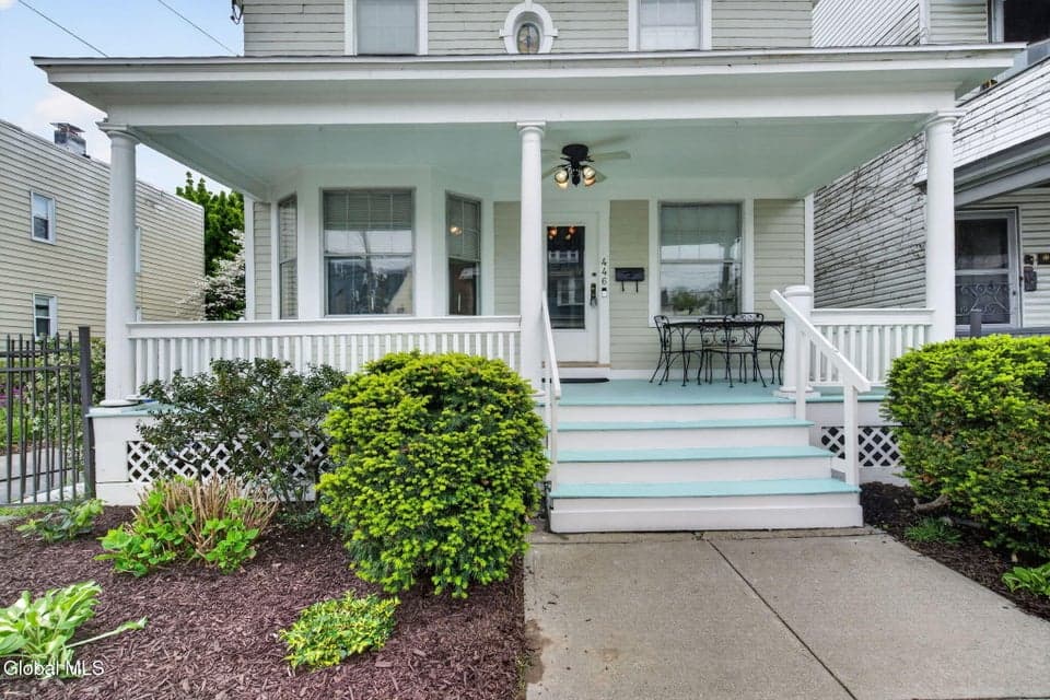 446 Yates Street, photo 2