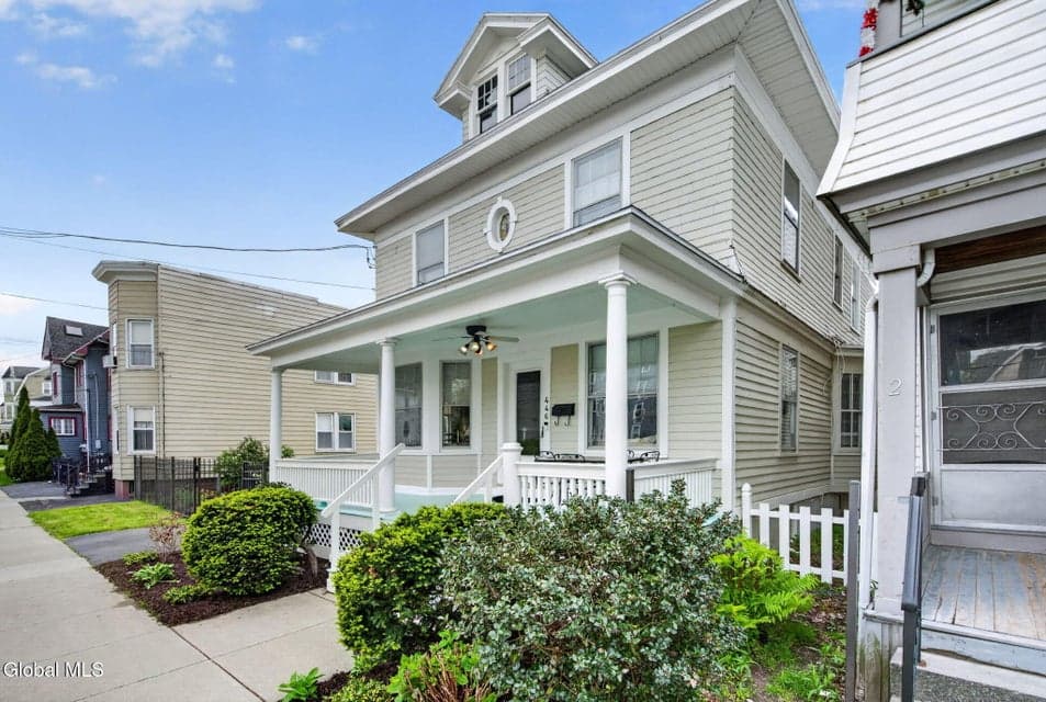 446 Yates Street, photo 3
