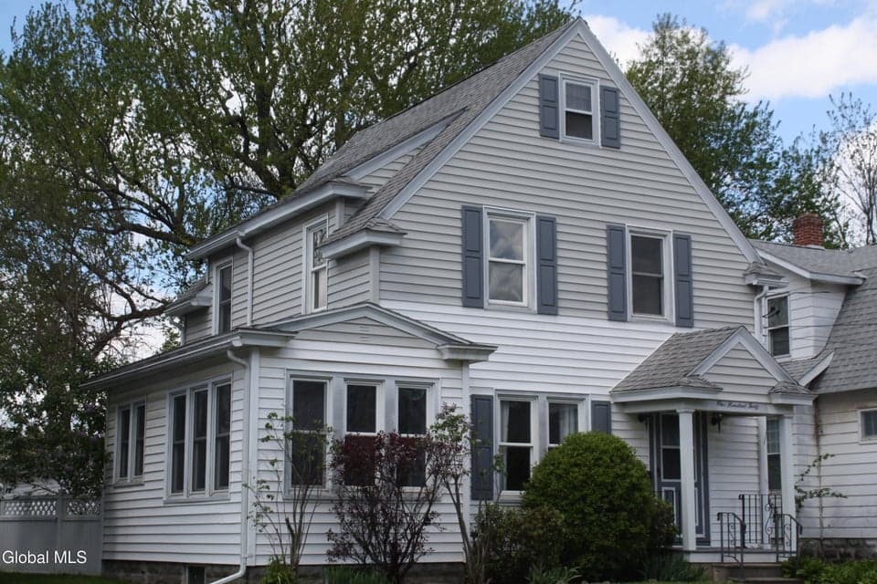 140 6th Street, photo 1