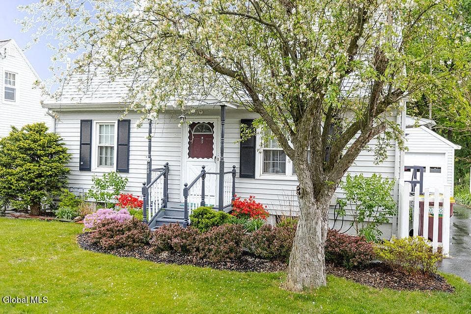 68 Fox Avenue, photo 2