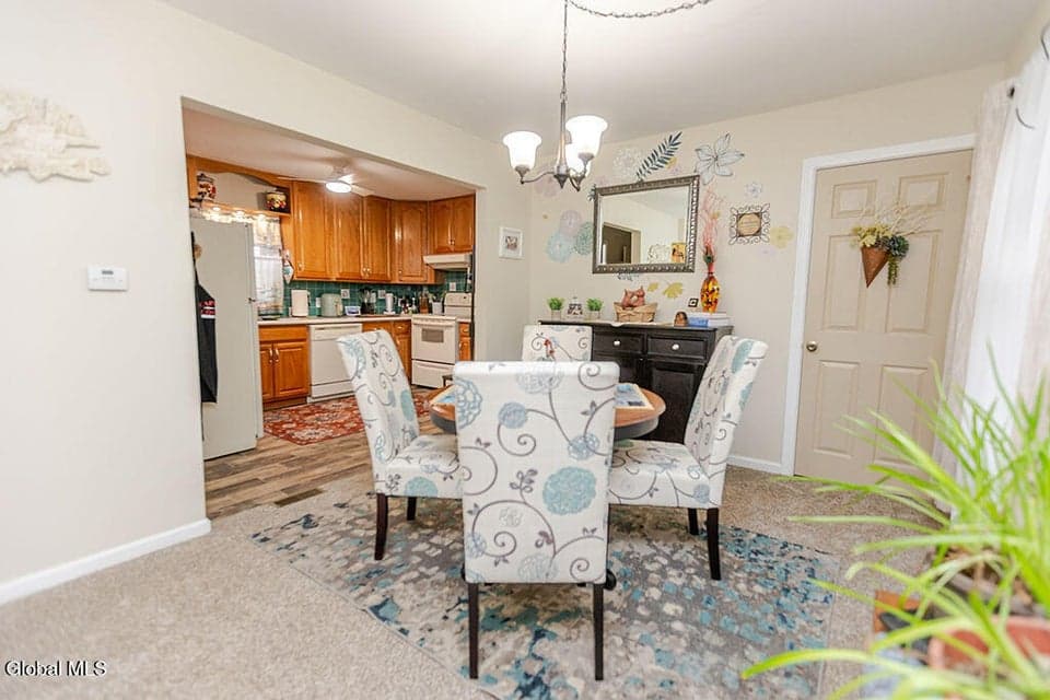 68 Fox Avenue, photo 4