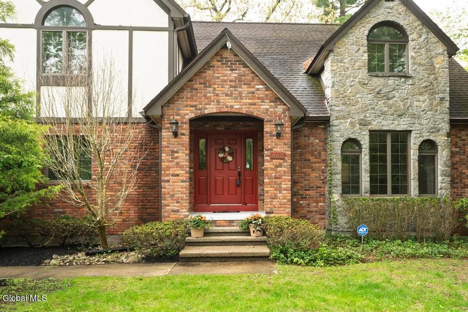 482 Spring Hollow Court, Guilderland, NY, photo 1