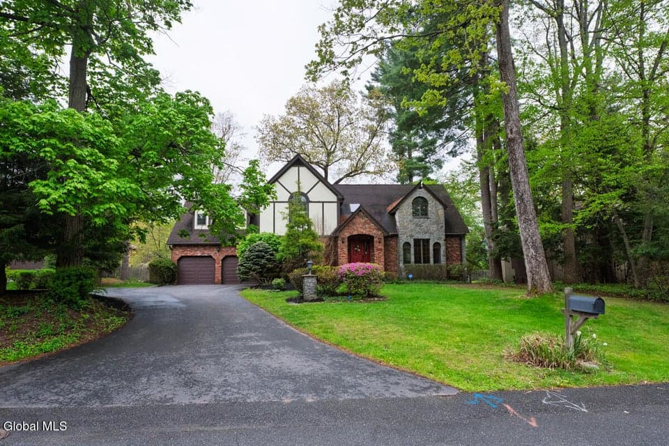 482 Spring Hollow Court, Guilderland, NY, photo 2
